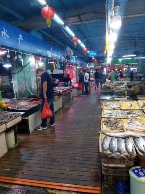 小鮑島農貿市場環境換新顏 海鮮水產品區域增設木棧道